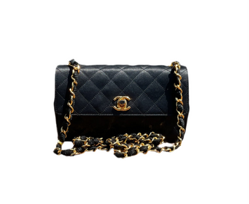 Bolso mini con solapa de satén vintage de Chanel