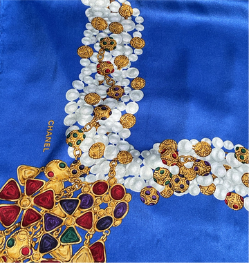 Pañuelo de seda con estampado de medallón de Chanel