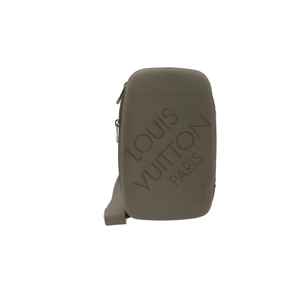 Louis Vuitton 2003 Mage Damier Geant Tail Body Bag Louis Vuitton 2003 Mage Damier Geant Tail Body Bag