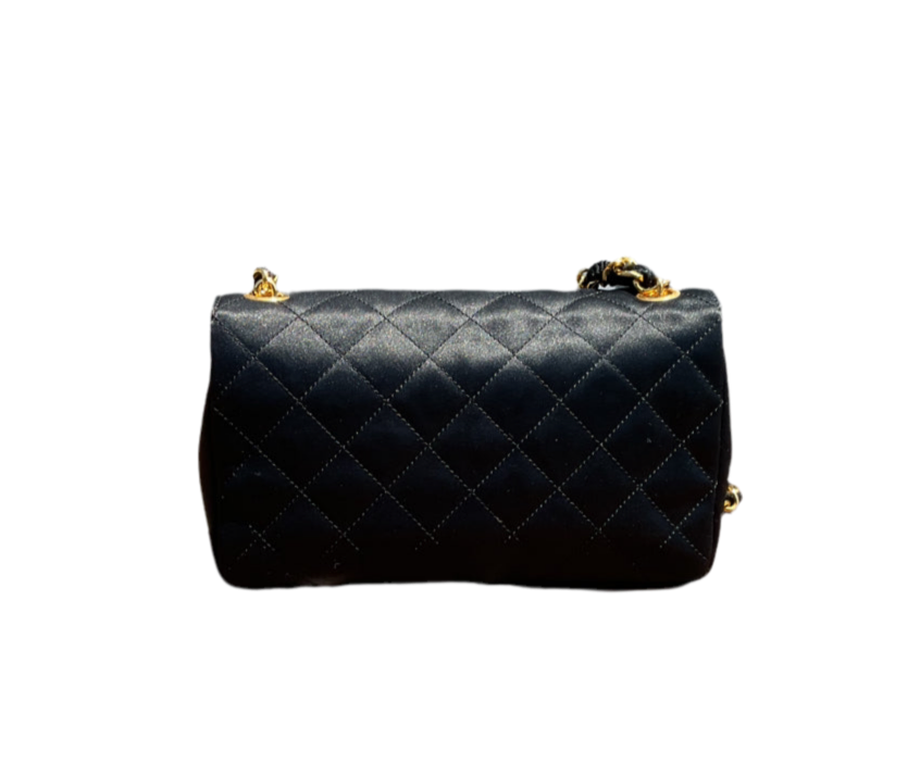 Bolso mini con solapa de satén vintage de Chanel