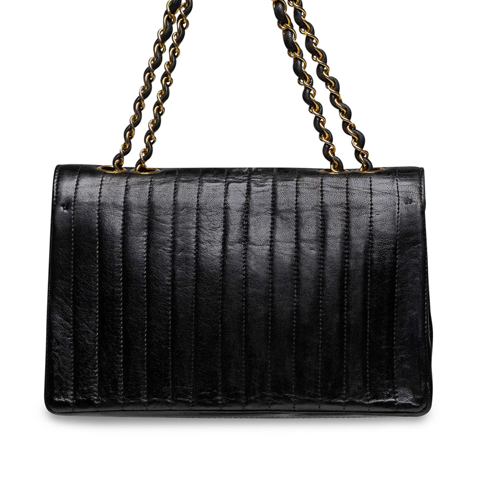 Bolso Chanel 2.55 Vintage, vertical, acolchado, de piel de cordero con solapa