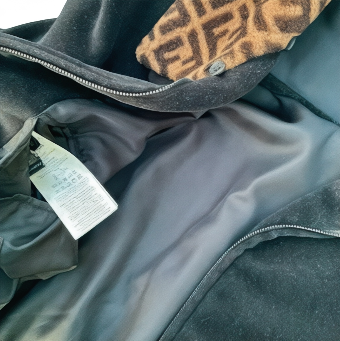 Abrigo bomber de lana Fendi para hombre con cuello de piel de oveja y logotipo, talla IT 52