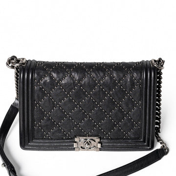 Chanel Medium Boy Bag mit Ösen, Schwarz