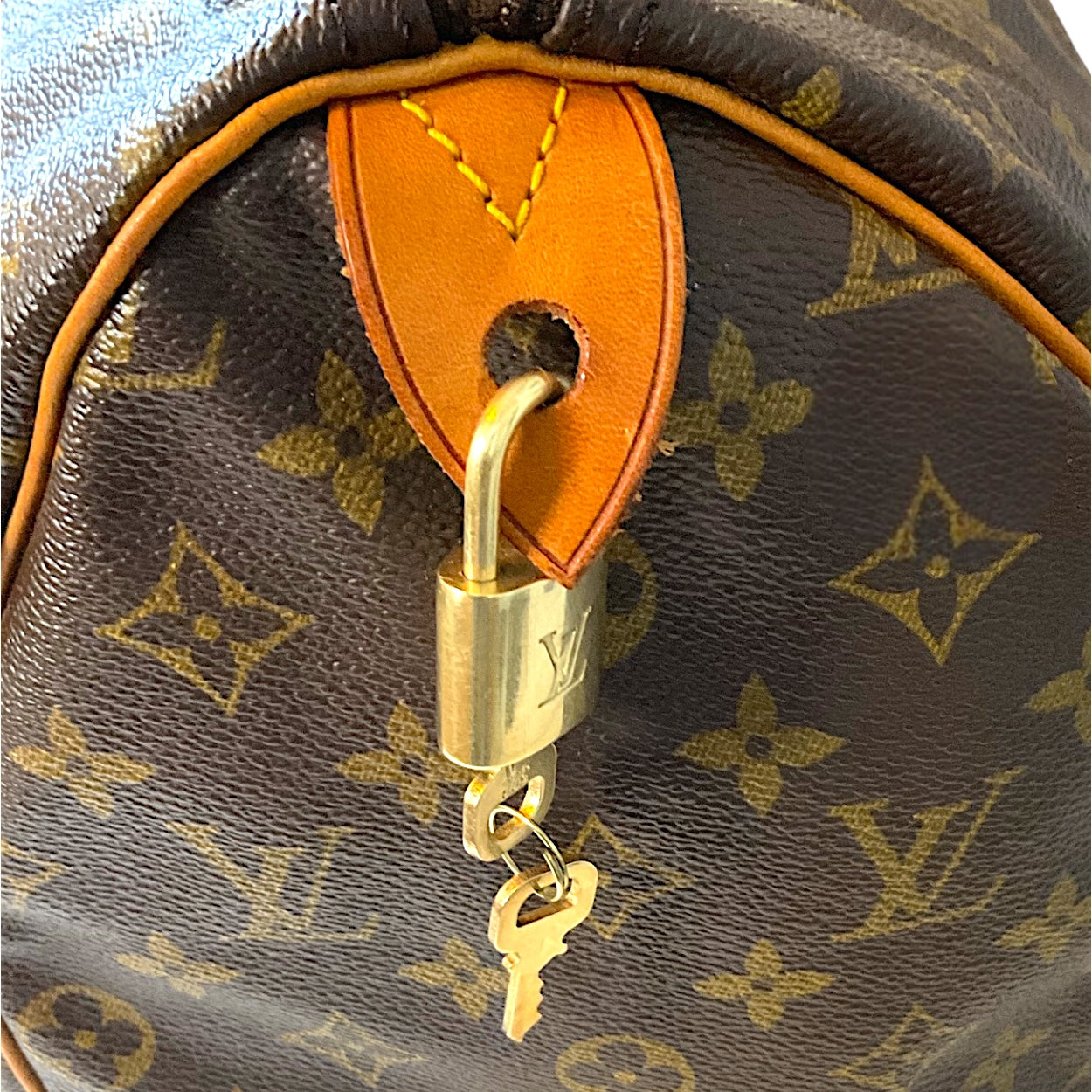Louis Vuitton Speedy 35 Bag ￼