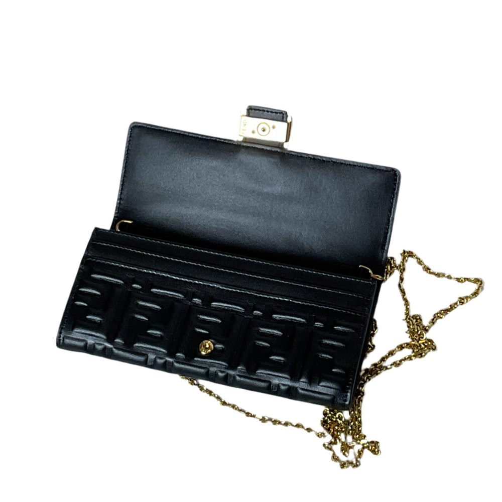 Cartera Fendi Baguette Continental con cadena, negra
