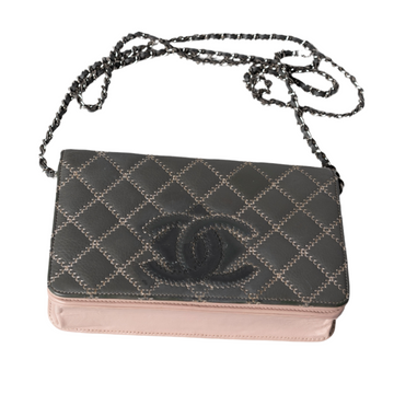 Cartera acolchada con pespunte salvaje de Chanel con cadena (WOC), piel gris y rosa
