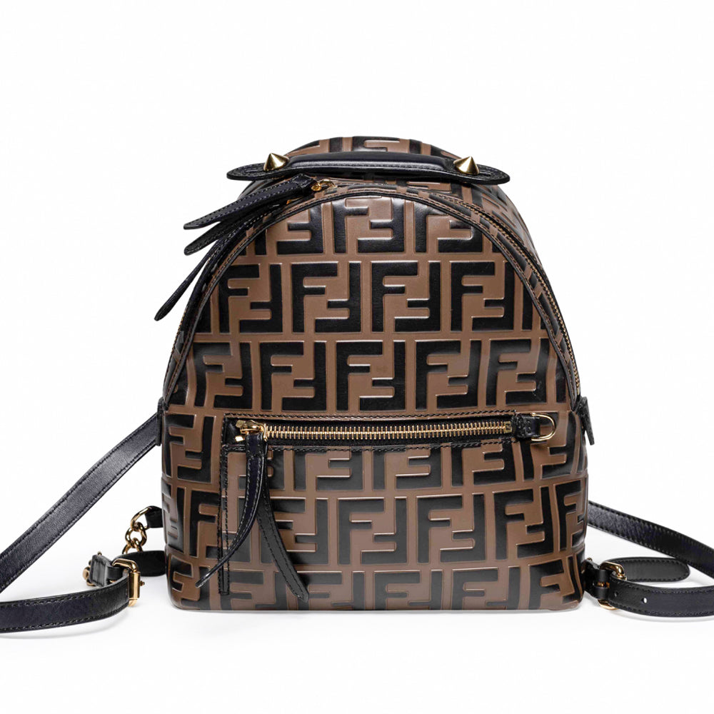 Mochila mini Fendi de piel marrón con monograma "FF"