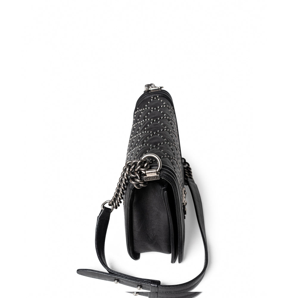 Chanel Medium Boy Bag mit Ösen, Schwarz