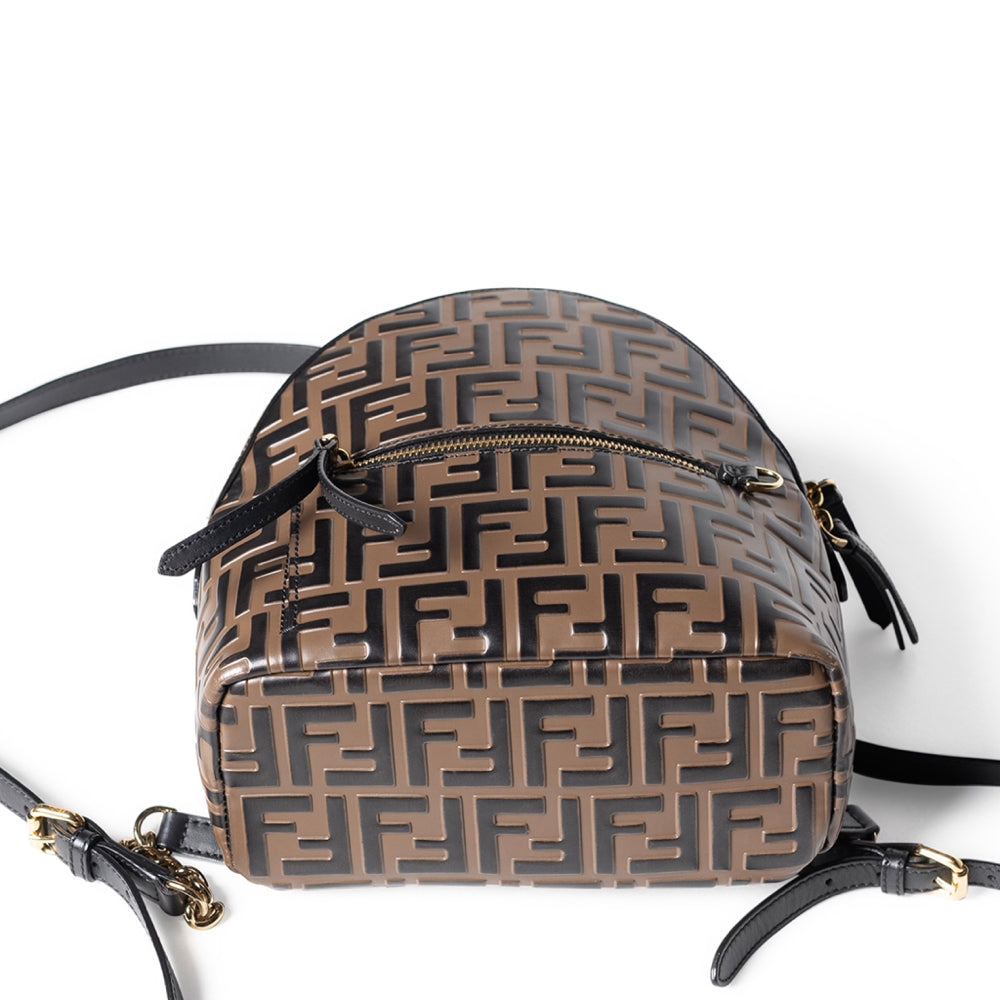 Mochila mini Fendi de piel marrón con monograma "FF"