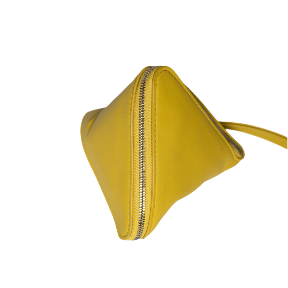 Estuche/bolso de piel Pyramid de Bottega Veneta, amarillo