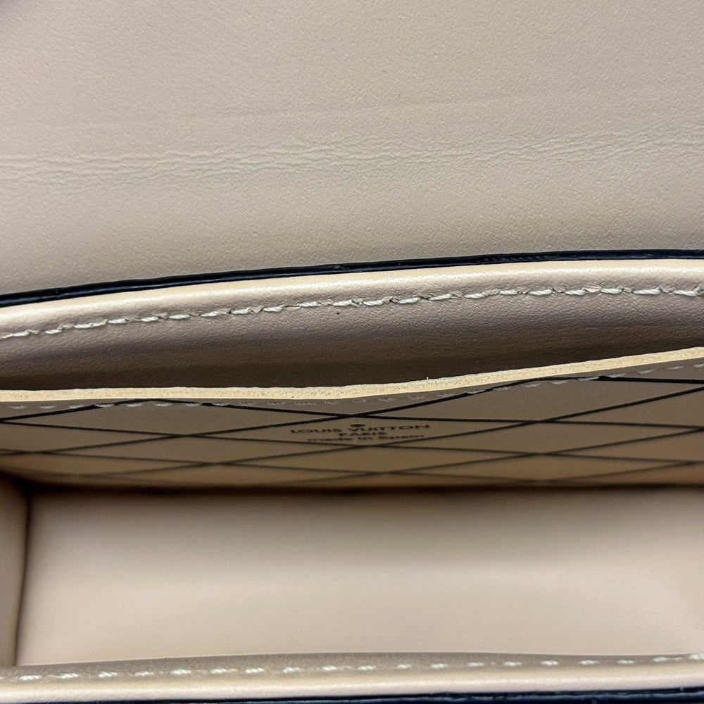 Louis Vuitton Monogram Reverse Essential Trunk Bag Anhänger/Armband
