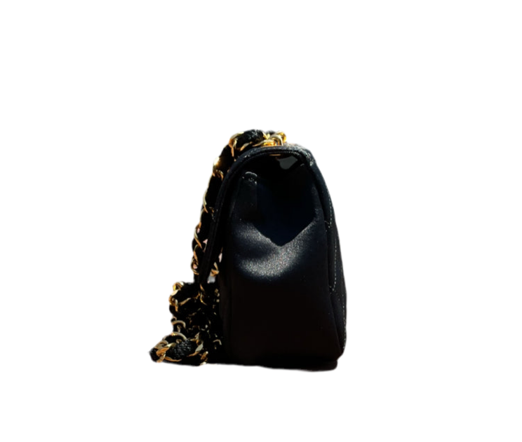 Bolso mini con solapa de satén vintage de Chanel