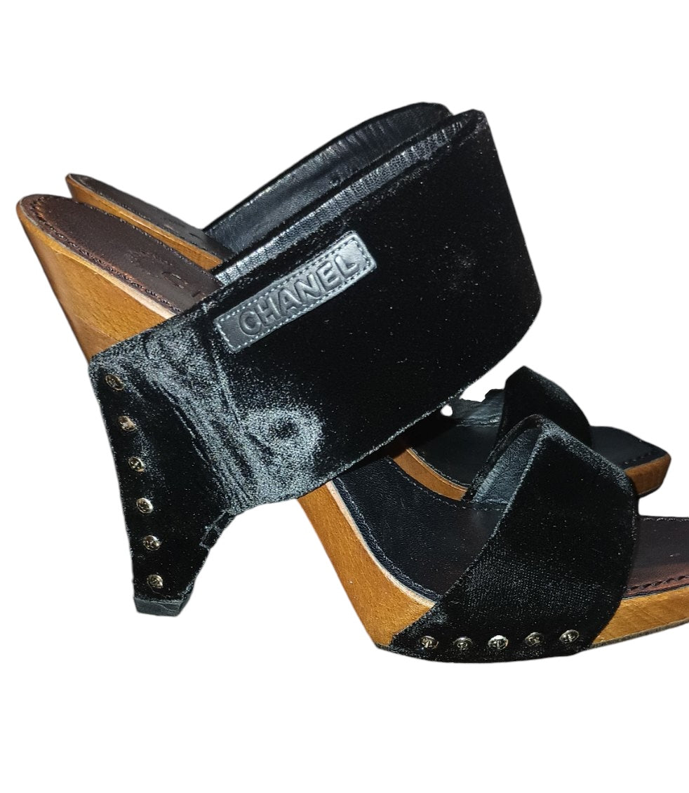Sandalias de plataforma de terciopelo vintage de Chanel, talla 7.5 de EE. UU.