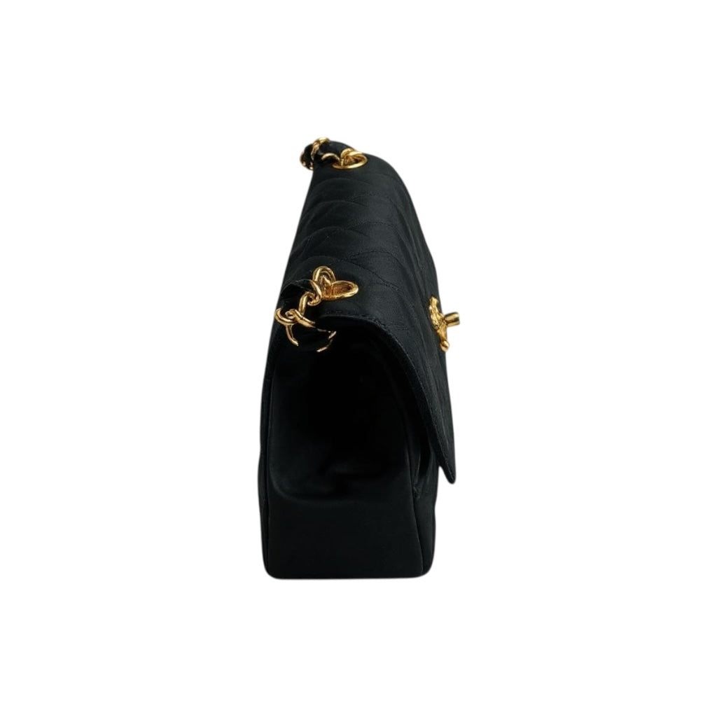 Bolso mini con solapa de satén vintage de Chanel