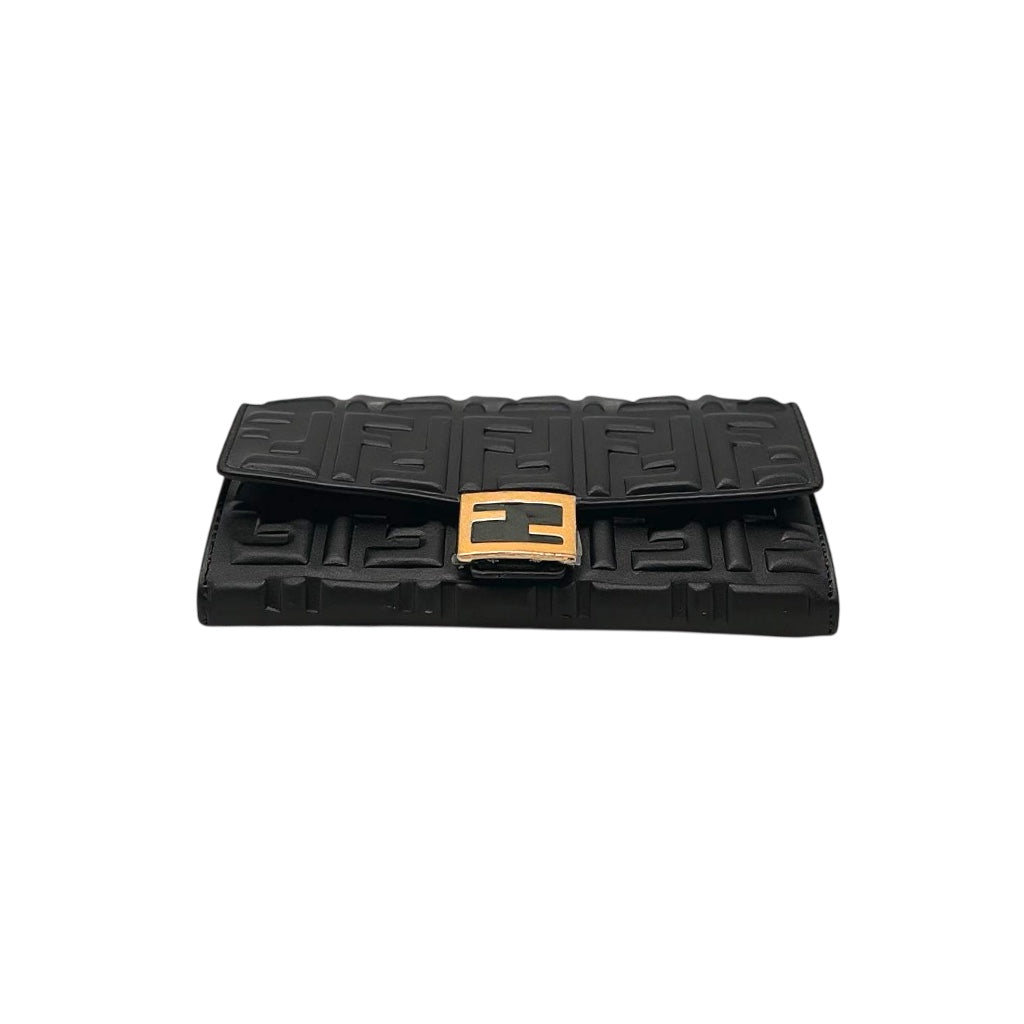 Cartera Fendi Baguette Continental con cadena, negra