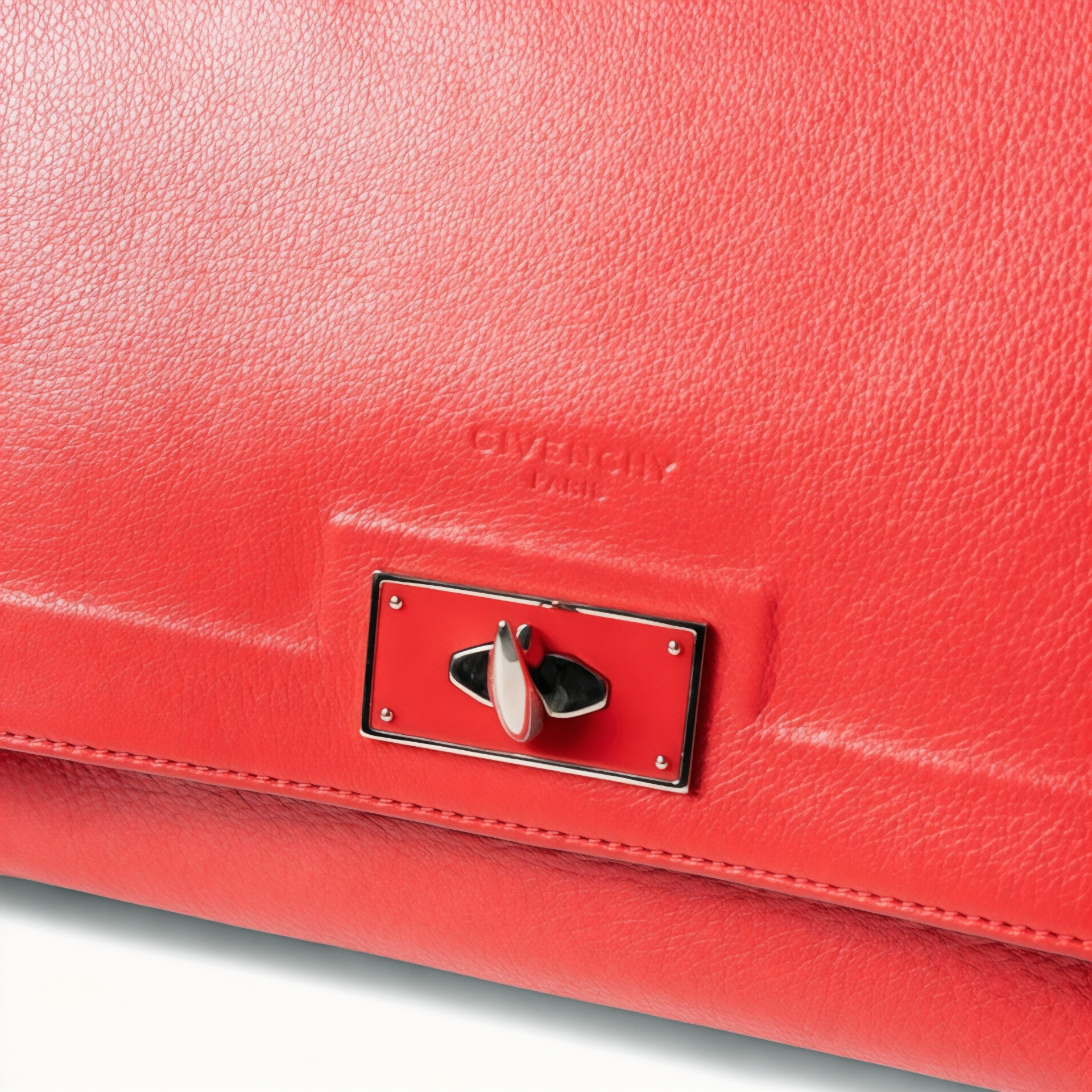 Bolso de tiburón de Givenchy, rojo