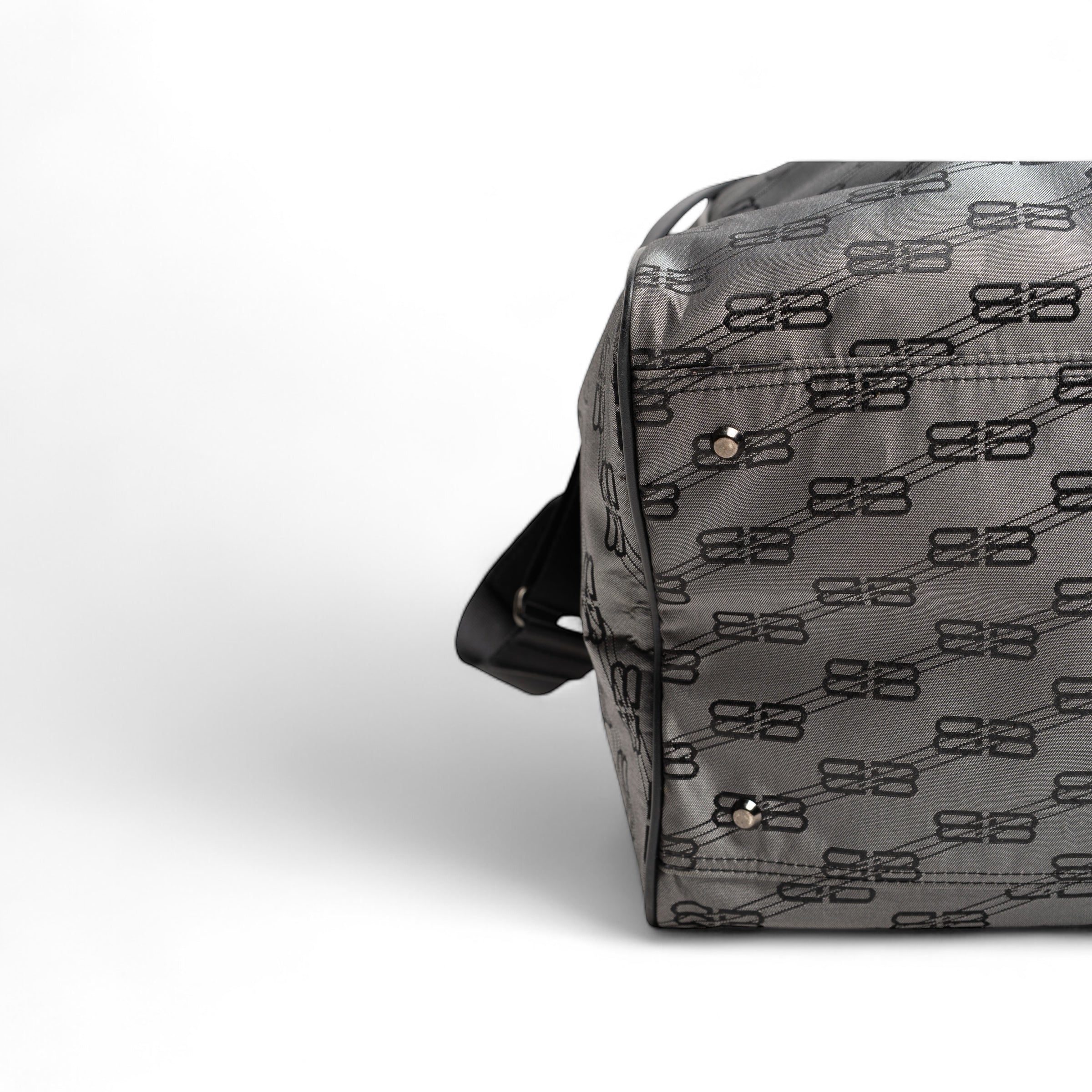 Balenciaga Reisetasche mit Monogramm-Print, Silbergrau