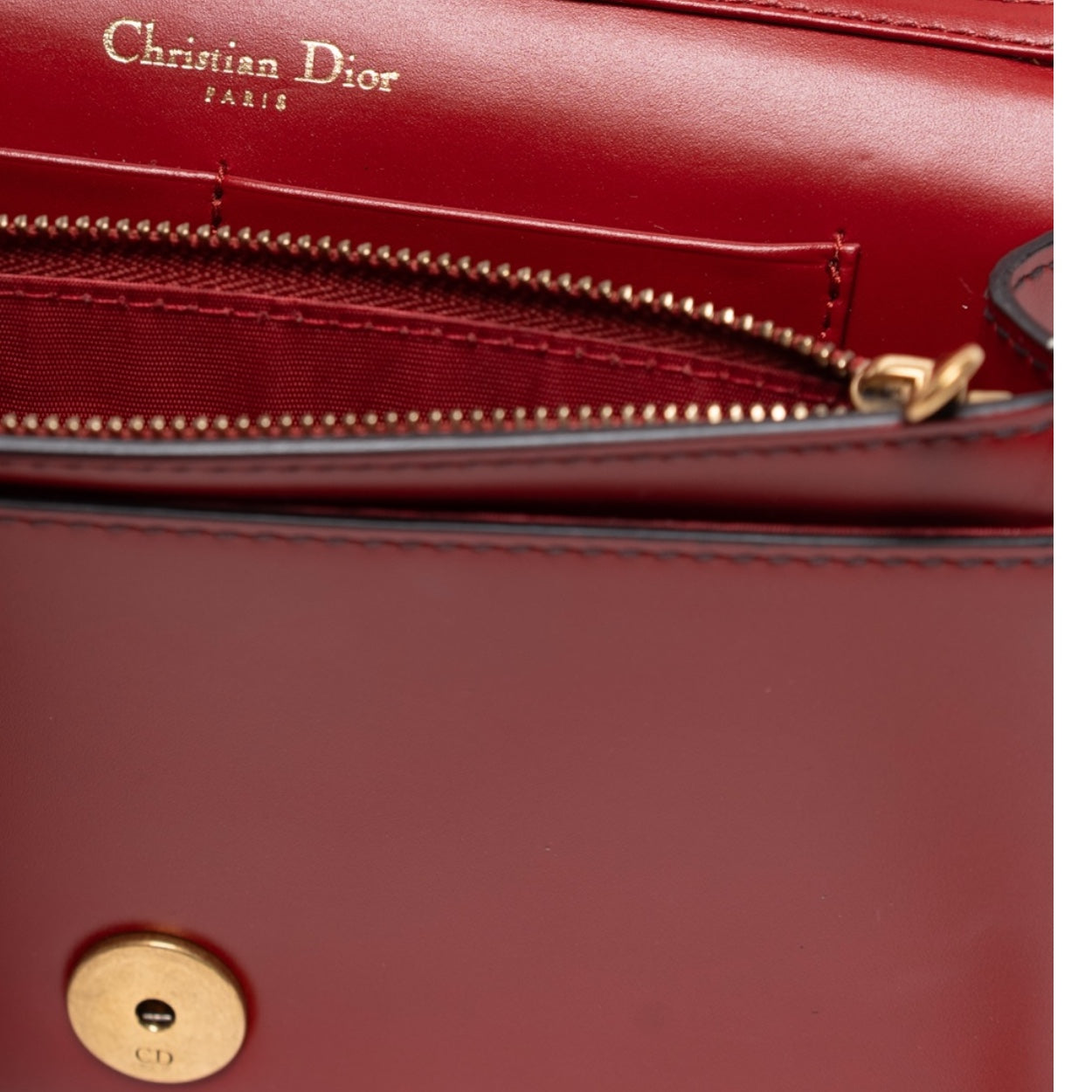Christian Dior レザーケース バーガンディ Christian Dior Calfskin Studded Cannage Wallet On A Chain – Haute