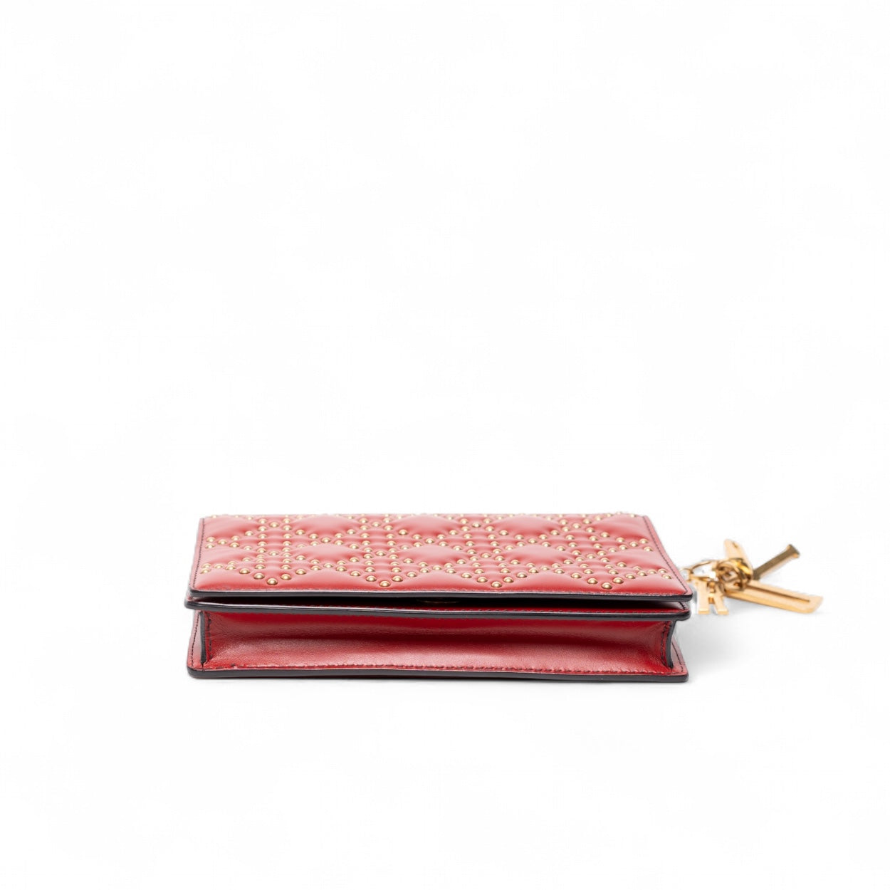 Cartera Cannage de piel de becerro con tachuelas y cadena de Christian Dior