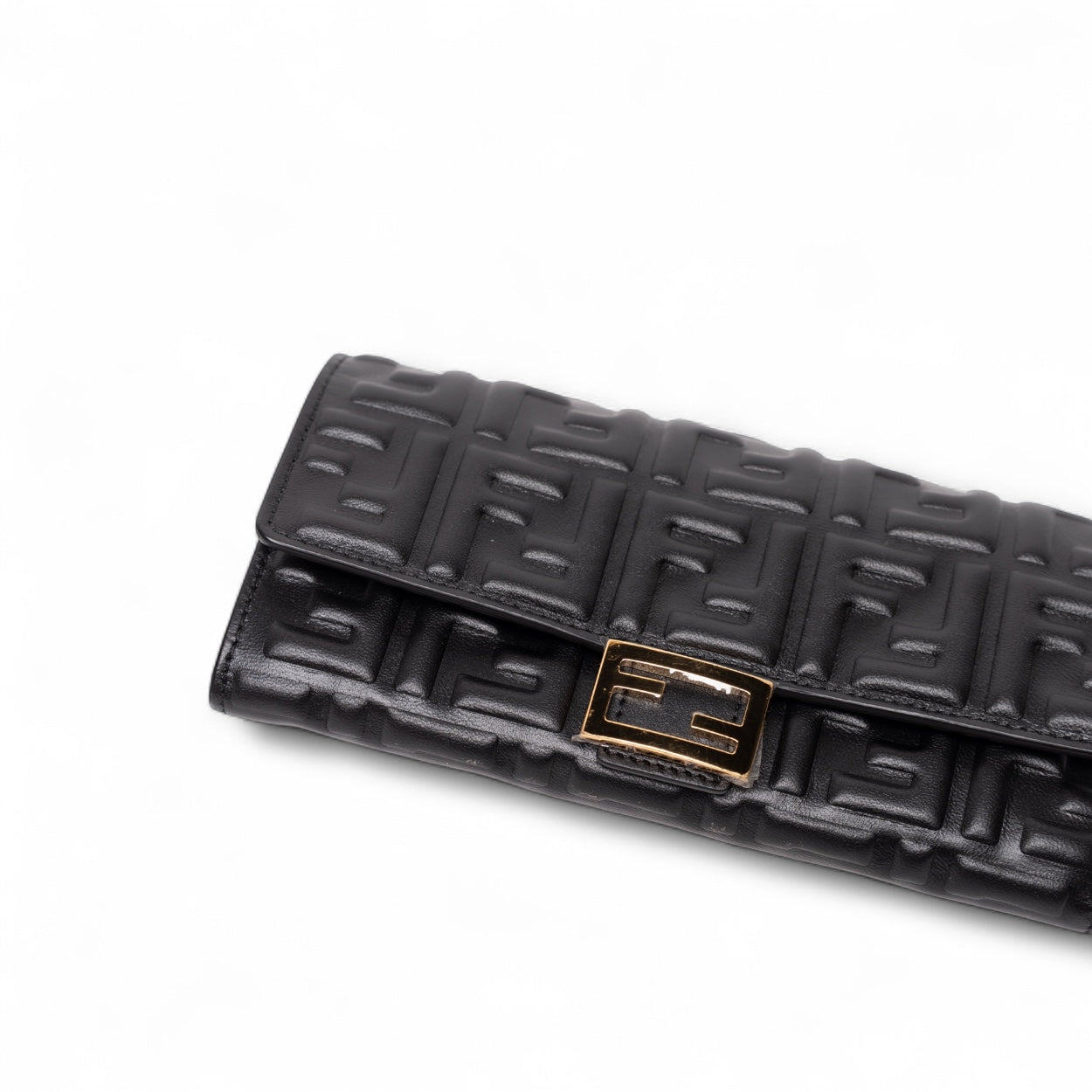 Cartera Fendi Baguette Continental con cadena, negra