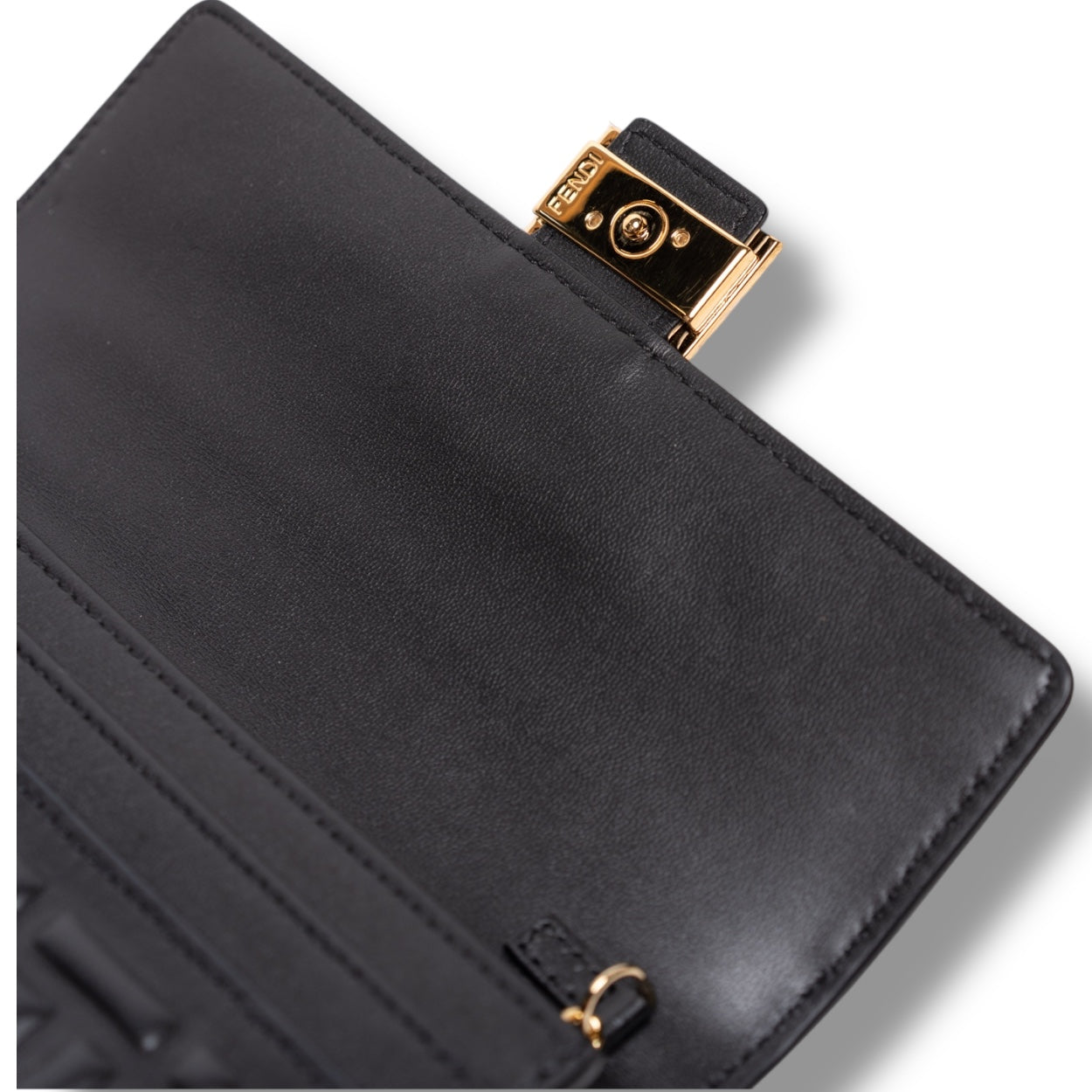 Cartera Fendi Baguette Continental con cadena, negra